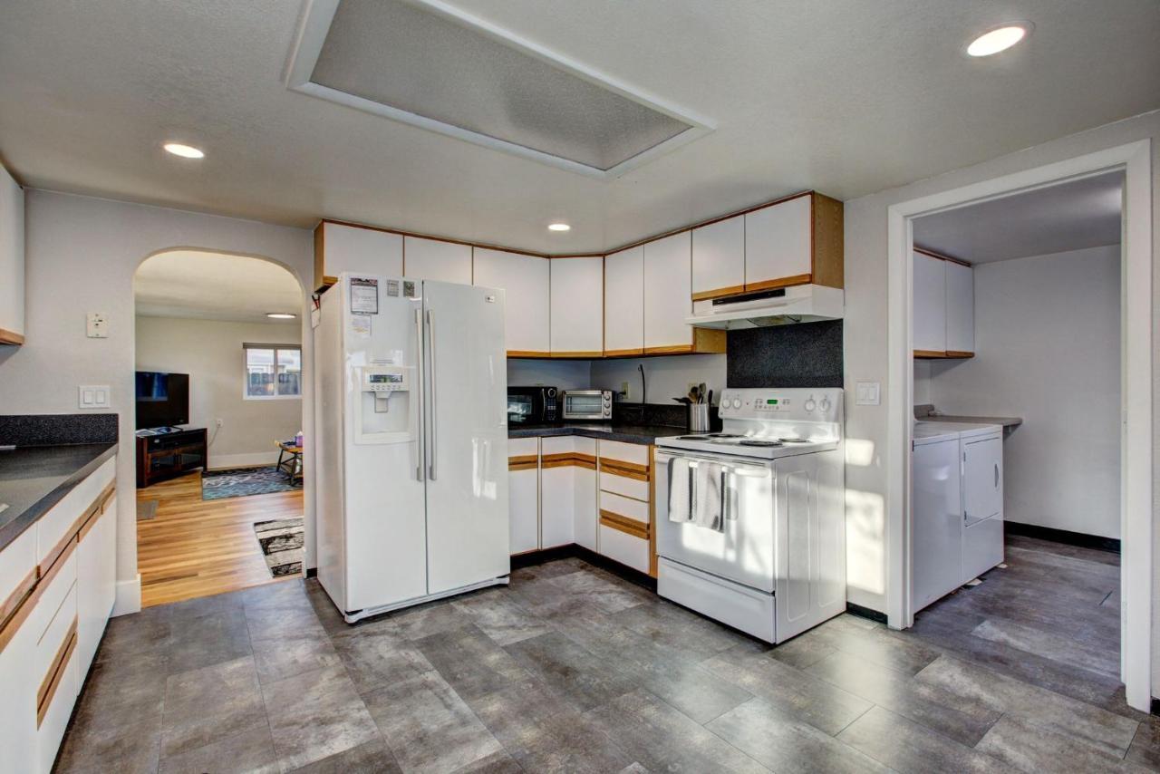 Little Blue Bungalow On Boise'S Bench, Pet Friendly, Fully Fenced Yard With Doggie Door! 2 Miles From Bsu, 5 Minutes From Downtown Boise, Desk And Workstation For Remote Workers, 2 Tv'S Large Walk-In Closet, Good For Mid-Term Stays 外观 照片