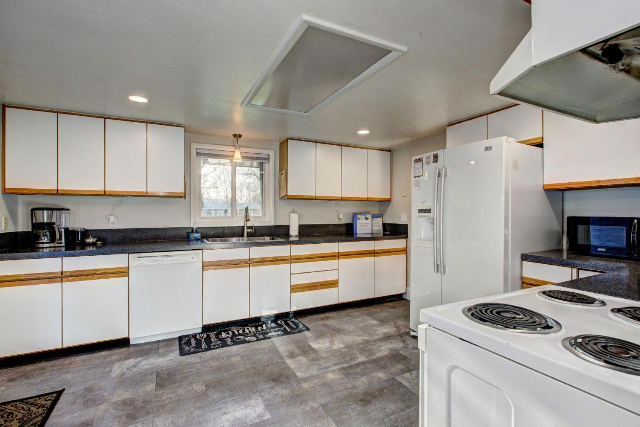 Little Blue Bungalow On Boise'S Bench, Pet Friendly, Fully Fenced Yard With Doggie Door! 2 Miles From Bsu, 5 Minutes From Downtown Boise, Desk And Workstation For Remote Workers, 2 Tv'S Large Walk-In Closet, Good For Mid-Term Stays 外观 照片