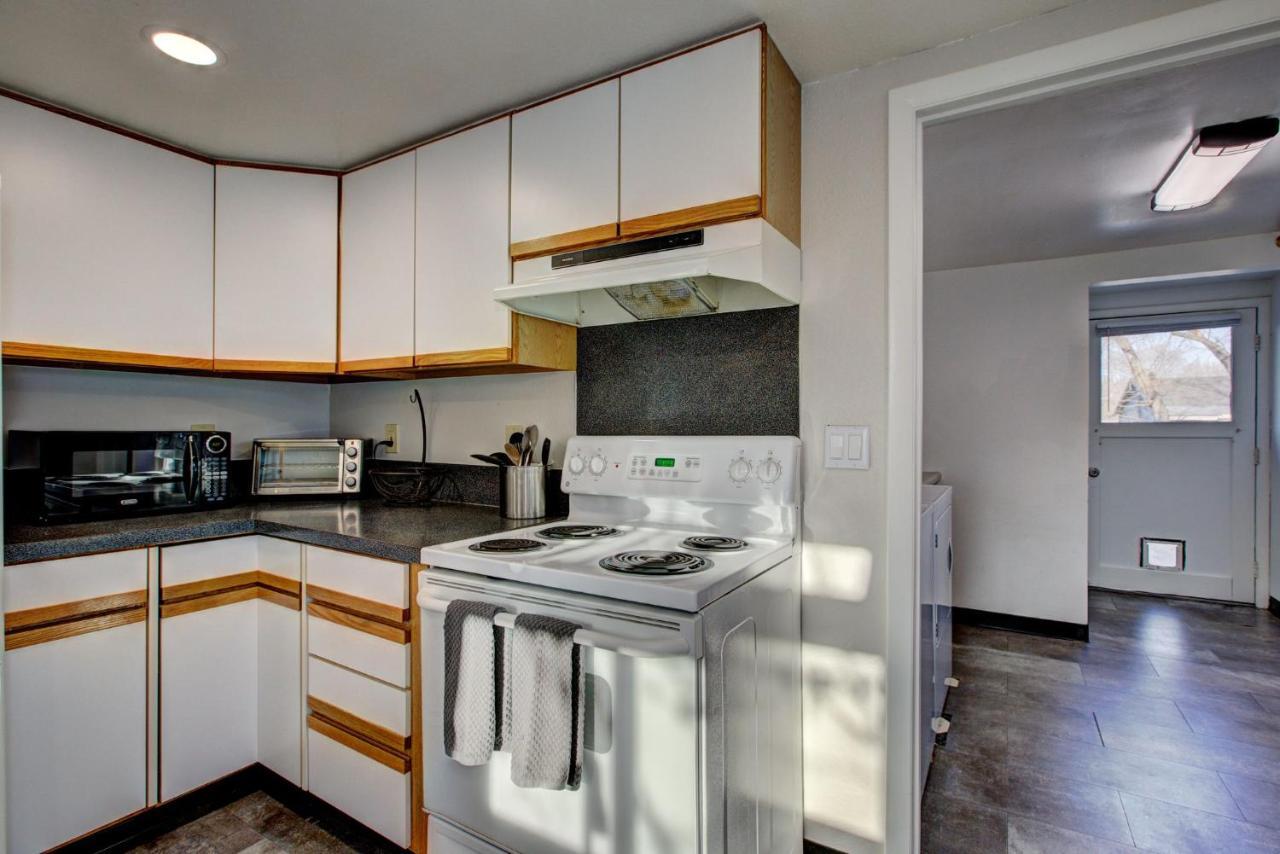 Little Blue Bungalow On Boise'S Bench, Pet Friendly, Fully Fenced Yard With Doggie Door! 2 Miles From Bsu, 5 Minutes From Downtown Boise, Desk And Workstation For Remote Workers, 2 Tv'S Large Walk-In Closet, Good For Mid-Term Stays 外观 照片