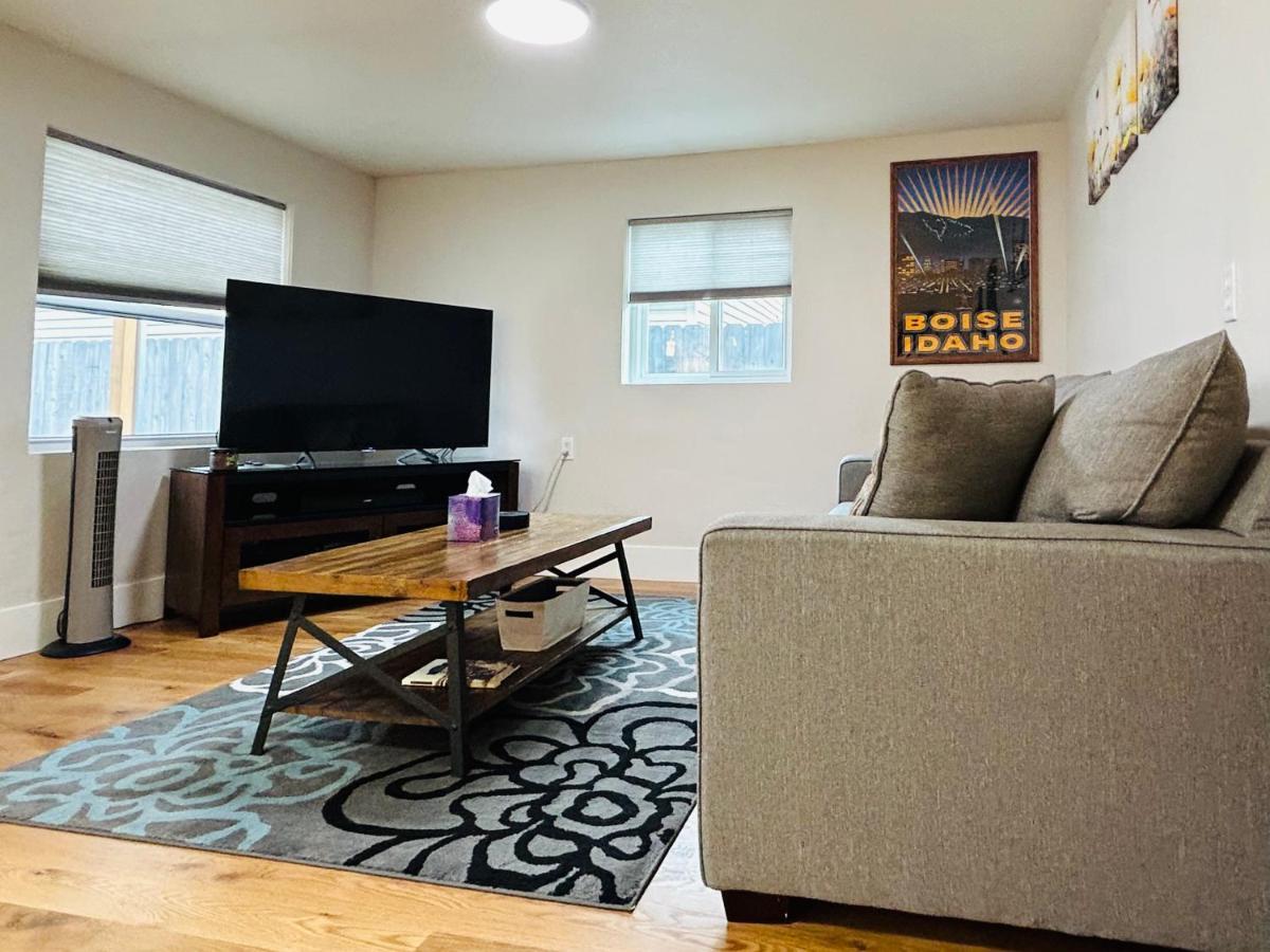 Little Blue Bungalow On Boise'S Bench, Pet Friendly, Fully Fenced Yard With Doggie Door! 2 Miles From Bsu, 5 Minutes From Downtown Boise, Desk And Workstation For Remote Workers, 2 Tv'S Large Walk-In Closet, Good For Mid-Term Stays 外观 照片
