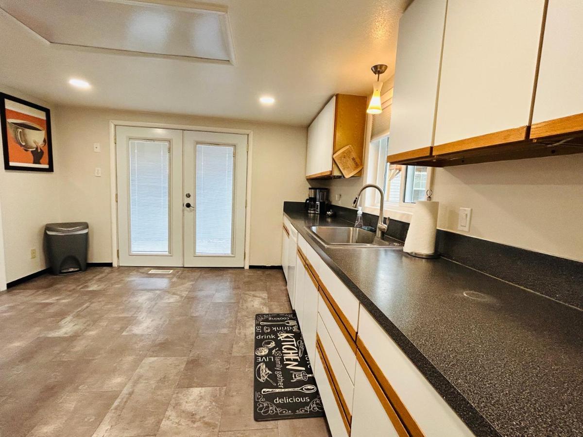 Little Blue Bungalow On Boise'S Bench, Pet Friendly, Fully Fenced Yard With Doggie Door! 2 Miles From Bsu, 5 Minutes From Downtown Boise, Desk And Workstation For Remote Workers, 2 Tv'S Large Walk-In Closet, Good For Mid-Term Stays 外观 照片