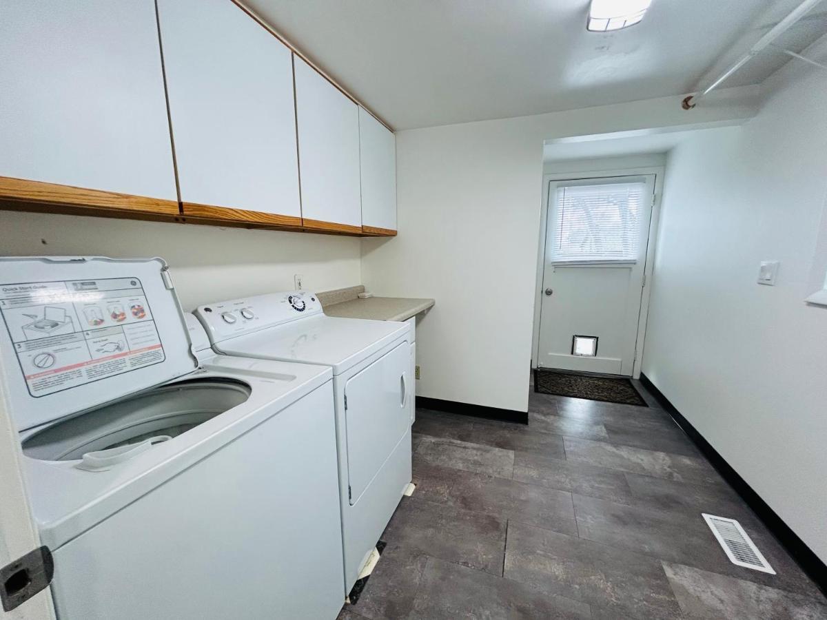 Little Blue Bungalow On Boise'S Bench, Pet Friendly, Fully Fenced Yard With Doggie Door! 2 Miles From Bsu, 5 Minutes From Downtown Boise, Desk And Workstation For Remote Workers, 2 Tv'S Large Walk-In Closet, Good For Mid-Term Stays 外观 照片