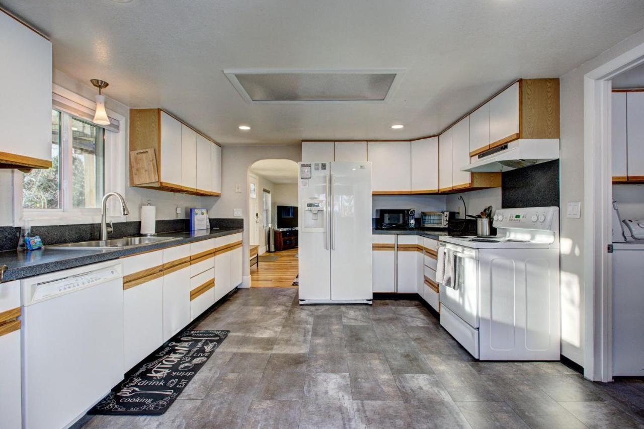 Little Blue Bungalow On Boise'S Bench, Pet Friendly, Fully Fenced Yard With Doggie Door! 2 Miles From Bsu, 5 Minutes From Downtown Boise, Desk And Workstation For Remote Workers, 2 Tv'S Large Walk-In Closet, Good For Mid-Term Stays 外观 照片