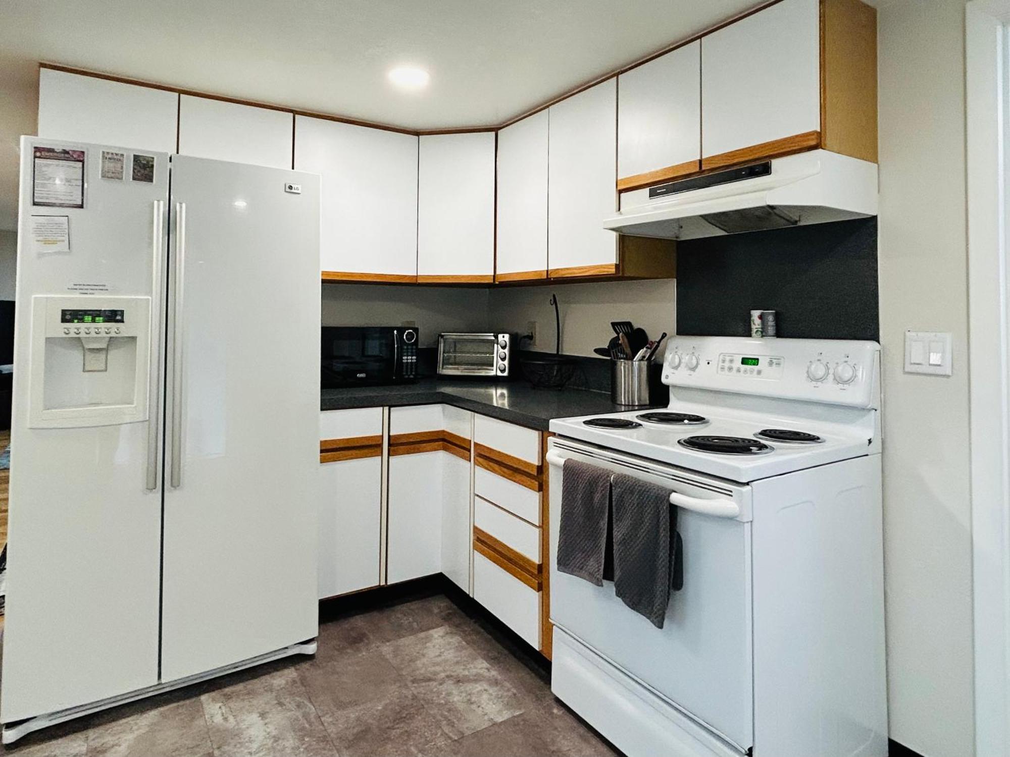 Little Blue Bungalow On Boise'S Bench, Pet Friendly, Fully Fenced Yard With Doggie Door! 2 Miles From Bsu, 5 Minutes From Downtown Boise, Desk And Workstation For Remote Workers, 2 Tv'S Large Walk-In Closet, Good For Mid-Term Stays 外观 照片