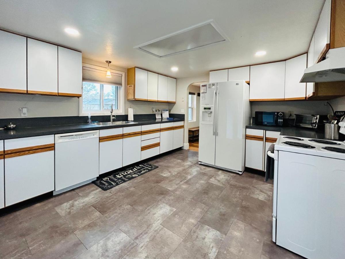 Little Blue Bungalow On Boise'S Bench, Pet Friendly, Fully Fenced Yard With Doggie Door! 2 Miles From Bsu, 5 Minutes From Downtown Boise, Desk And Workstation For Remote Workers, 2 Tv'S Large Walk-In Closet, Good For Mid-Term Stays 外观 照片